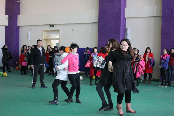 东风路小学举行庆&ldquo;三八&rdquo;女职工活动